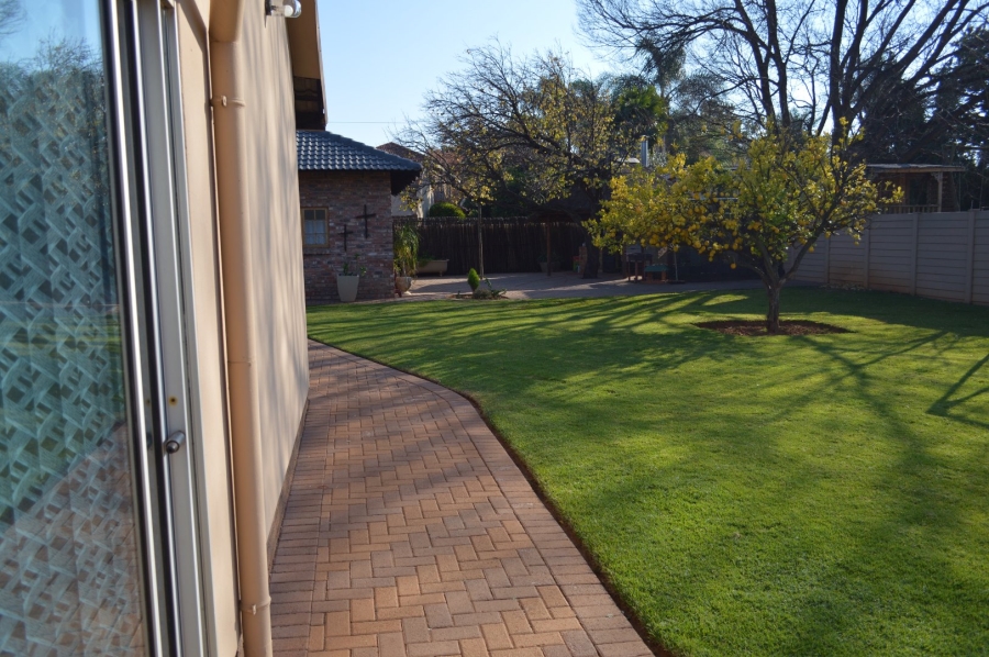 6 Bedroom Property for Sale in Flamwood North West